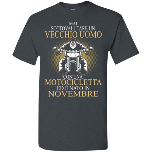 Mai sottovalutare un vecchio uomo con una motocicletta ed e nato in novembre t-shirt