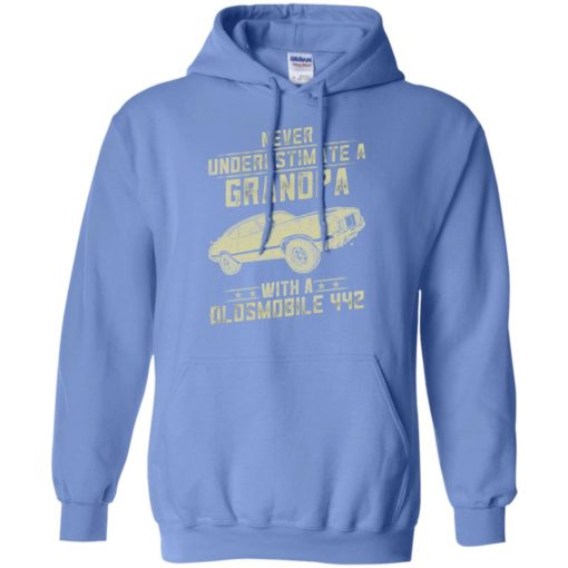 Oldsmobile 442 lover gift – never underestimate a grandpa old man with vintage awesome cars hoodie