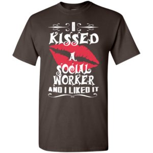 I kissed social worker and i like it – lovely couple gift ideas valentine’s day anniversary ideas t-shirt