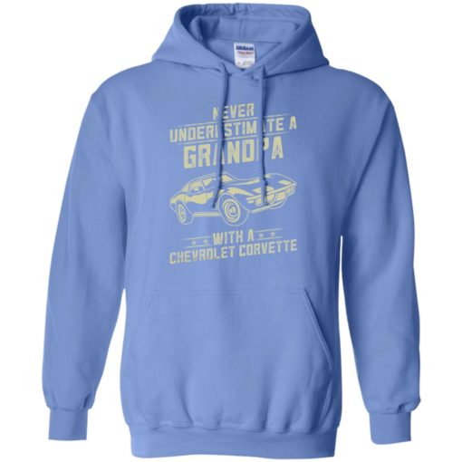 Chevrolet corvette lover gift – never underestimate a grandpa old man with vintage awesome cars hoodie